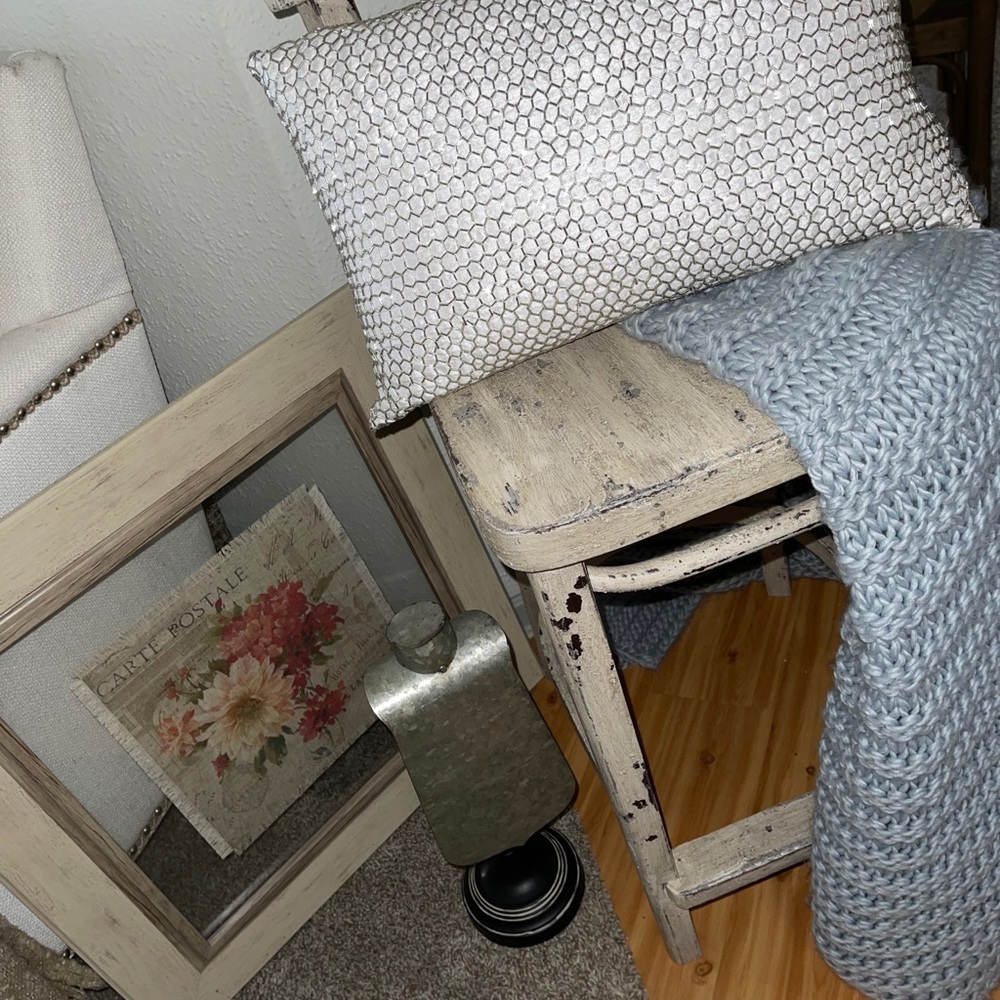 Decor - Picture 2 of 3